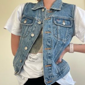 Vintage Levi’s jean vest. Size small. Excellent condition.